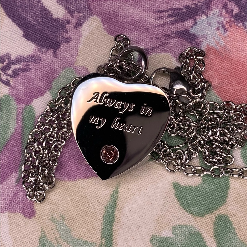 Special Urn Necklace